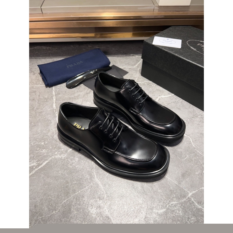 Pra*a leather shoes